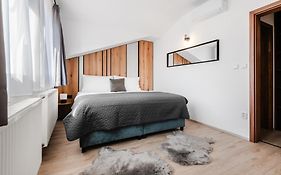 No 28 Rooms & Apartments
